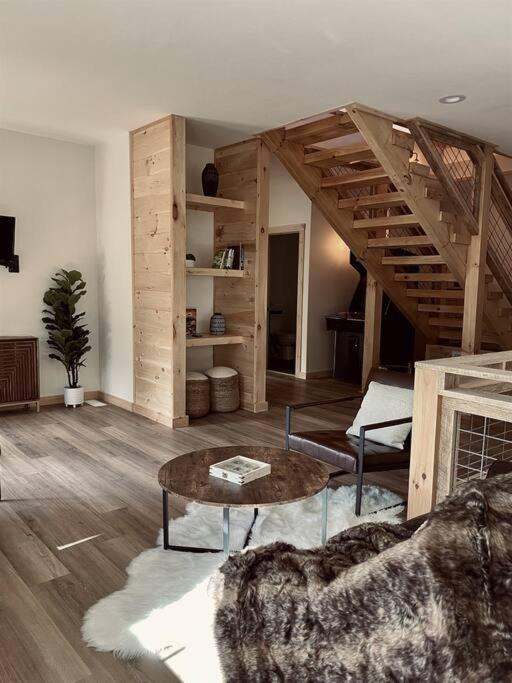 Holiday home Luxe Retreat - Last Wknd April! - Easy Drive - Xl Swim