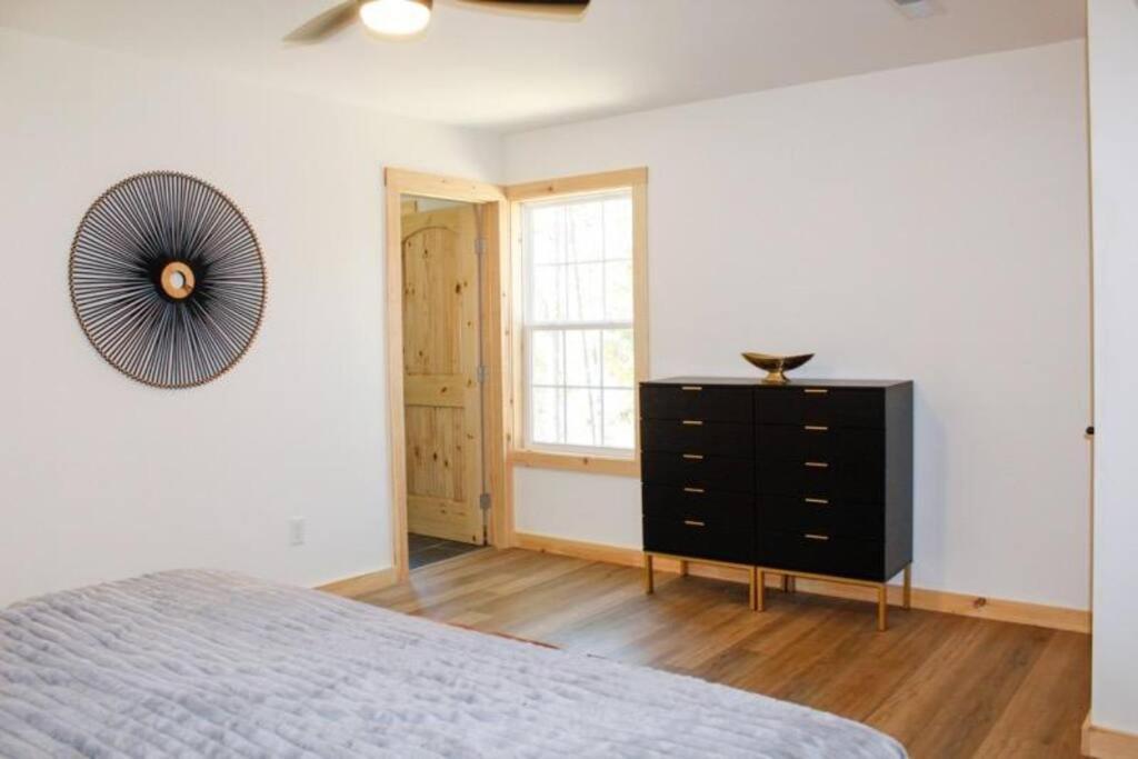 Holiday home Luxe Retreat - Last Wknd April! - Easy Drive - Xl Swim