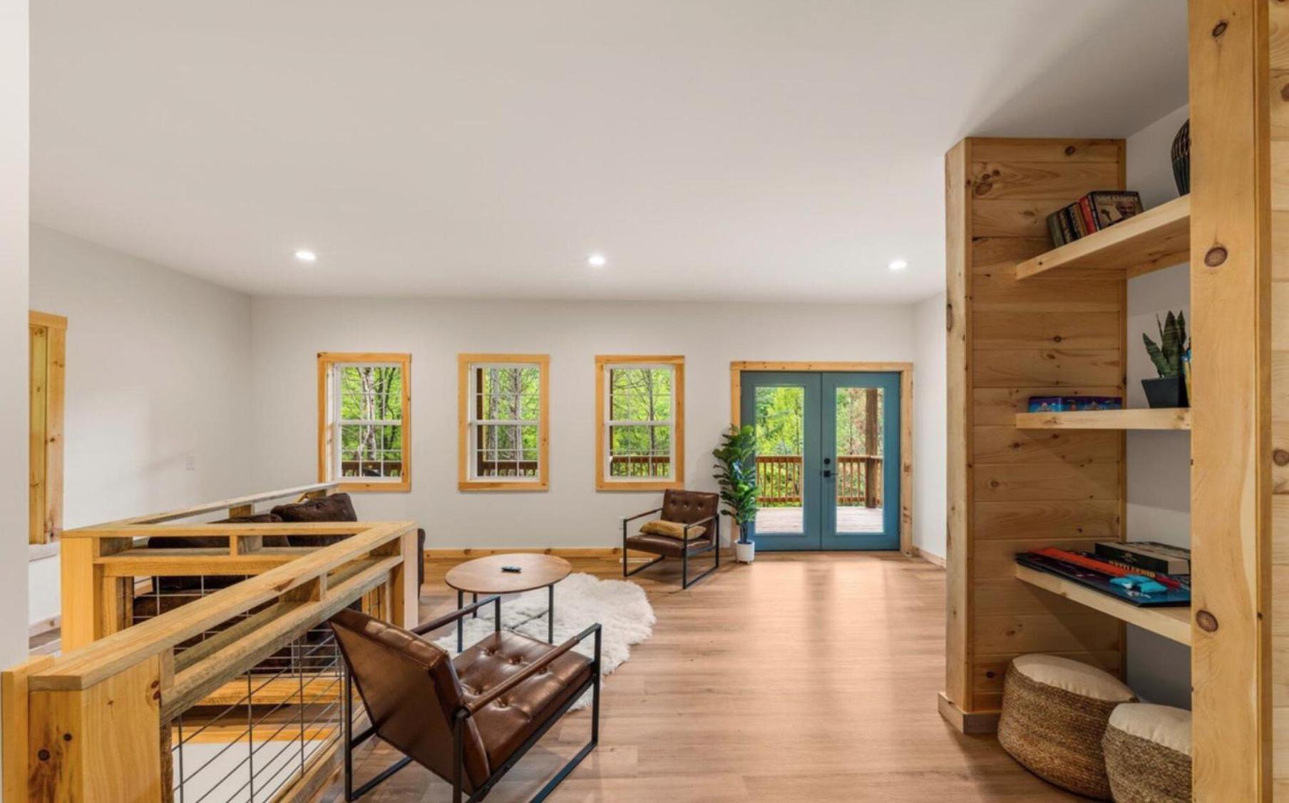 Holiday home Luxe Retreat - Last Wknd April! - Easy Drive - Xl Swim *